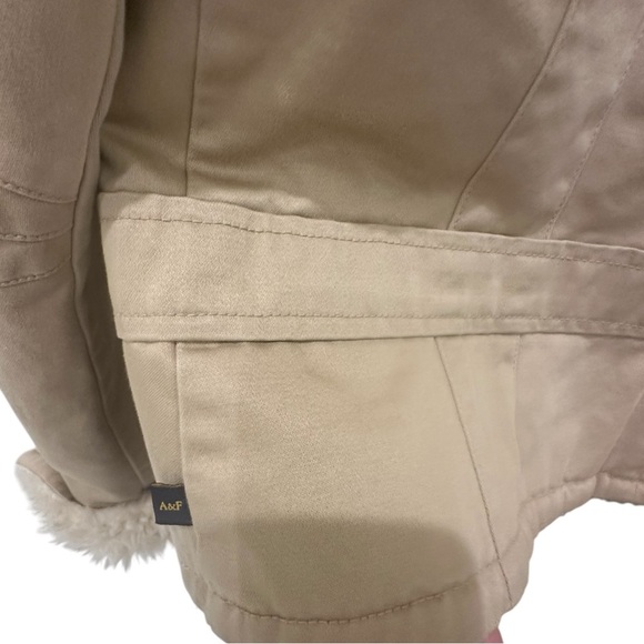 Women's Abercrombie Tan Faux Fur Collar Jacket Size Medium - Picture 4 of 5